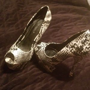 shoedazzle lace up heels